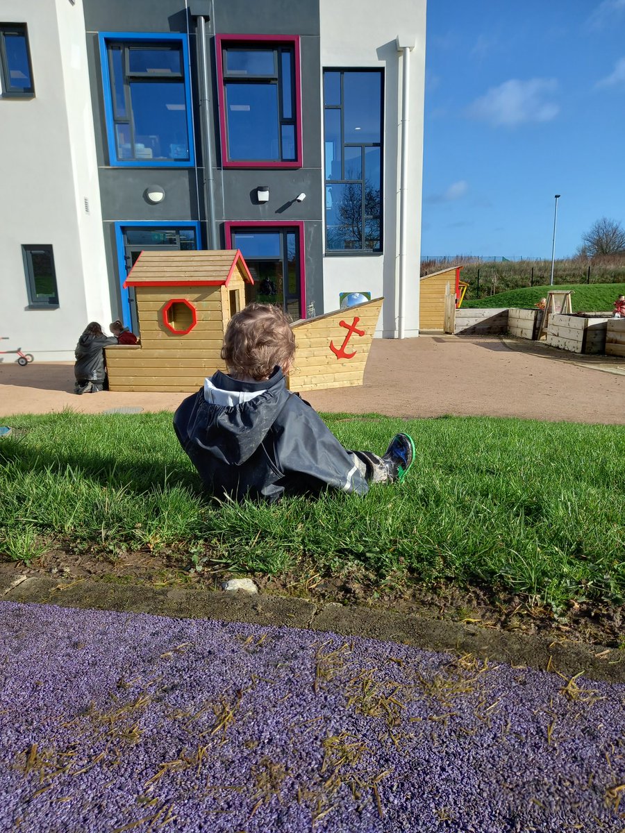 SouthsideCFC's tweet photo. Surveying the premises to see what maintenance needs to be done, getting advice from the experts.... and then getting to work! 
Nothing like a determined 1 year old !
#emergentcurriculum #constructionplay #communityinvolvement https://t.co/1MrBieNqCu