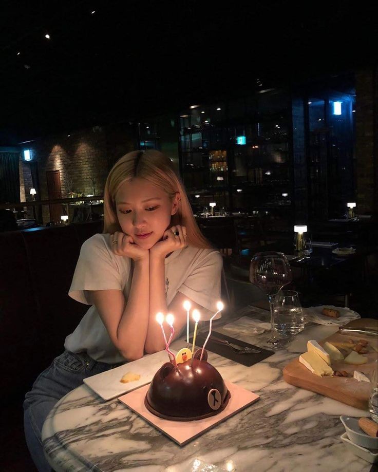 livvfw's tweet photo. Mi pequeña hermosa feliz cumpleaños !
Estoy tan feliz de haber conocido tu existencia y ver lo talentosa y maravillosa que sos. Sos lo mas hermoso que mis ojos han visto, te amo por siempre Rosie. 
HAPPY HALF FIFTY ROSÉ
#OurRockstarROSÉDay
#봄의시작_채영아_생일축하해
@BLACKPINK https://t.co/sZAzbwFDla