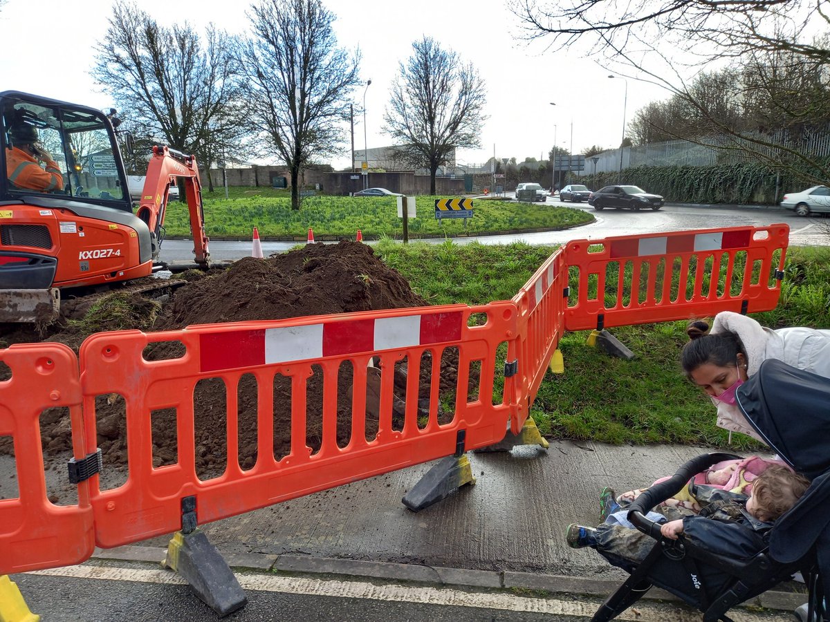 SouthsideCFC's tweet photo. Surveying the premises to see what maintenance needs to be done, getting advice from the experts.... and then getting to work! 
Nothing like a determined 1 year old !
#emergentcurriculum #constructionplay #communityinvolvement https://t.co/1MrBieNqCu