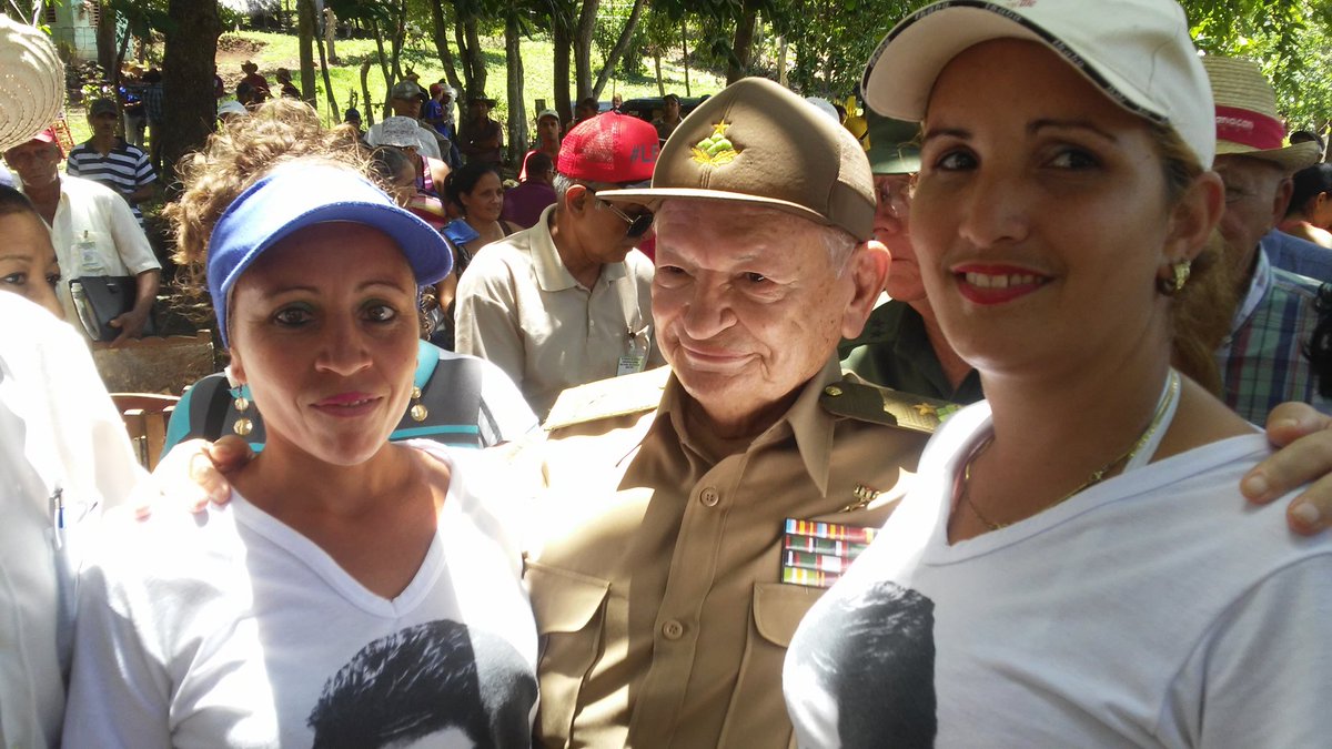 YamileNaranjoP1's tweet photo. Los jóvenes de #UJCBueyArriba felicita  al Comandante de la #Revolucion Guillermo García en su 94 cumpleaños. 
#TenemosMemoria. #CubaViveEnSuHistoria  #60ujc #XGranmaVamosConTodo #PorGranmaLoMejor. https://t.co/XfBciphpnV