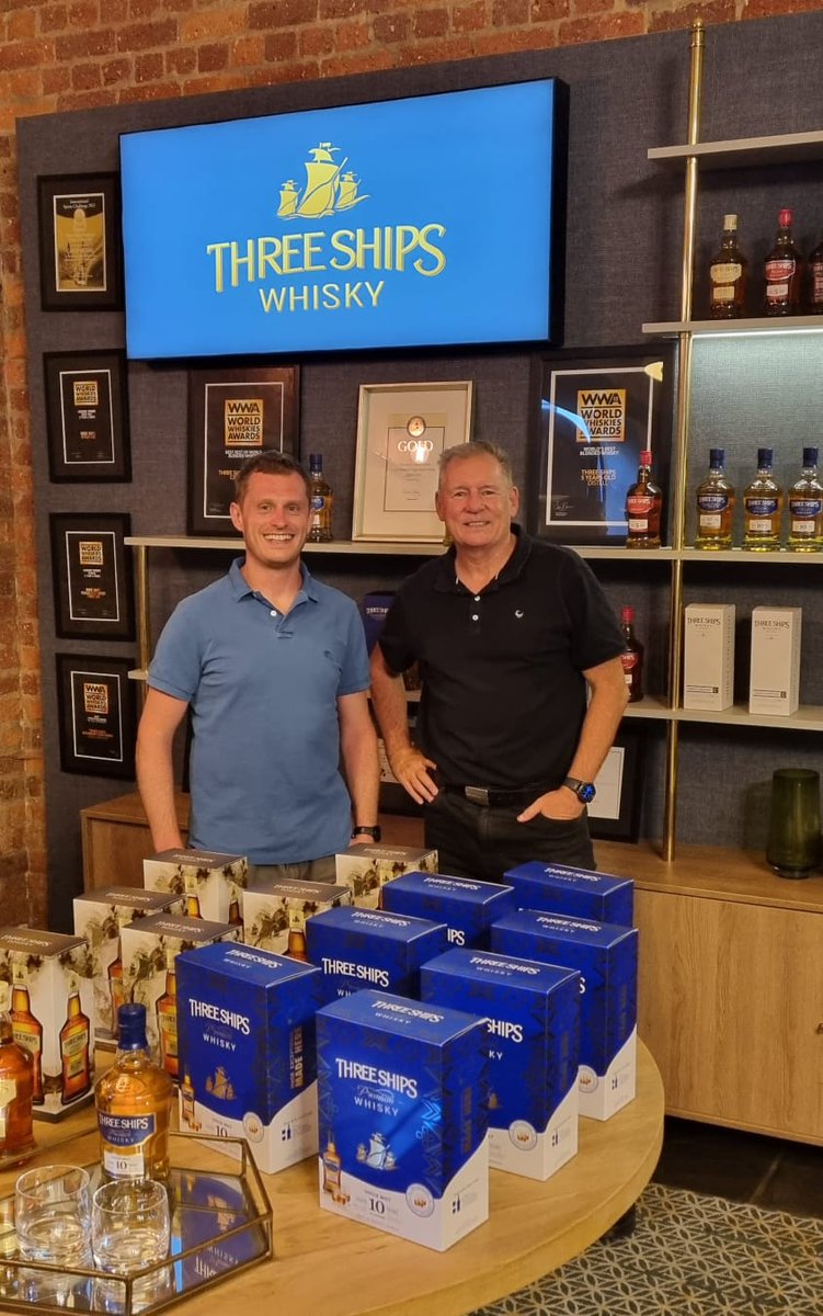 SummertonClub's tweet photo. I had the best day!

I met @TheWhiskyMaker and @barrelexp at the James Sedgwick Distillery, home of @BainsWhisky and @ThreeShipsSA

The tour was amazing, their passion inspiring, the whisky delicious! I learnt so much and am an even bigger fan now.

If you have the chance, go. https://t.co/pd375tcgWg