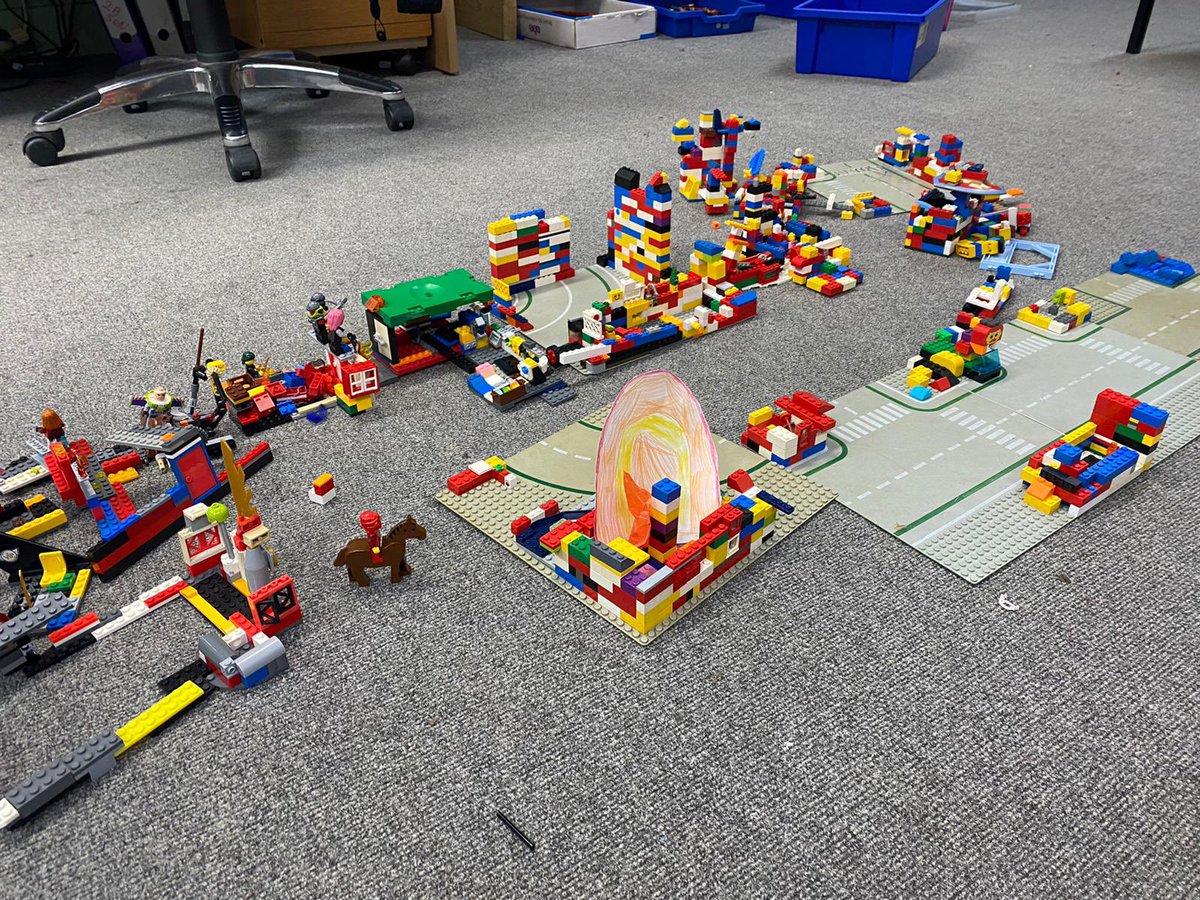 Whyteleafe_sch's tweet photo. Year 2 have been building their own houses and retelling the events of the Great Fire of London. https://t.co/1IBhiuQYoM