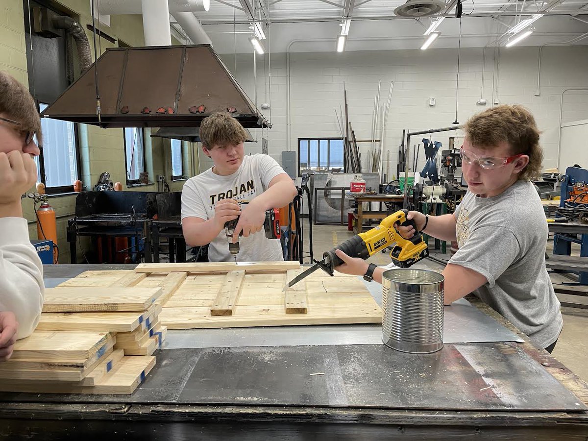 WMFreeEnt's tweet image. Our production team is hard at work! Currently making an Iowa Wood Pallet.