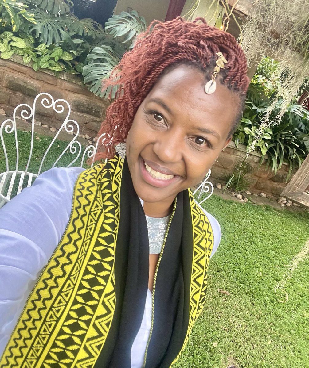 CCiiru's tweet photo. Love brewed in an African pot ๐. We continue celebrating the month of love with my love for Africa ๐.
How many ways can you wear the scarf ? ๐ง๐
โฆ.
Launching our funky unisex scarfs , perfect for the chilly evenings and mornings .
#FunWear #FunHomes https://t.co/qtOGwVdkNi