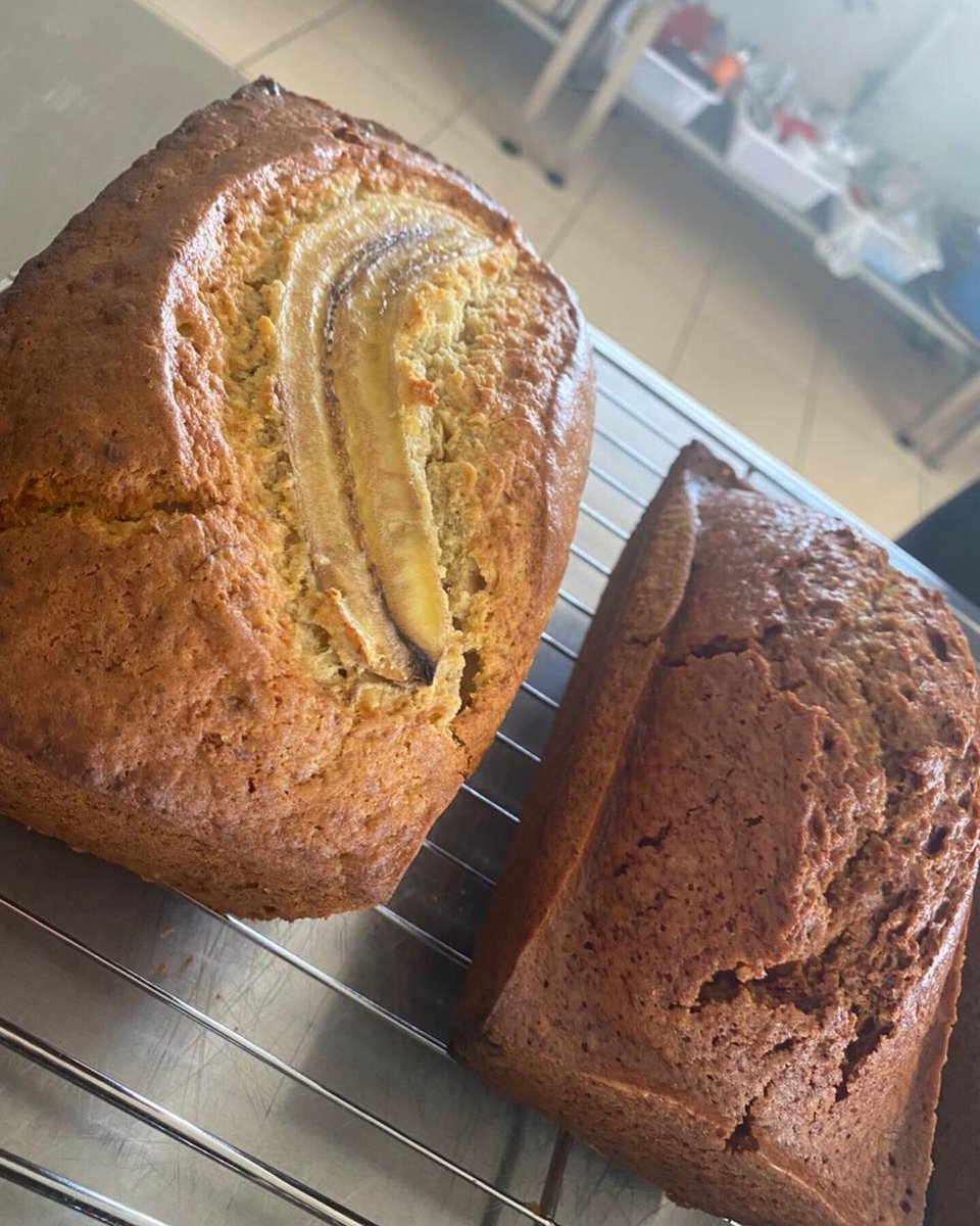 Life is what you bake it 👩🏾‍🍳 and this week we have been baking different kinds of bread 🥖 🍞 steamed bread, homemade bread loaf, white bread rolls , milk loaf, scones, muffins, quick mix gingerbread &amp; banana loaves, and Amagwinya.
#skillsdevelopmen #culinarytraining #npocapetown