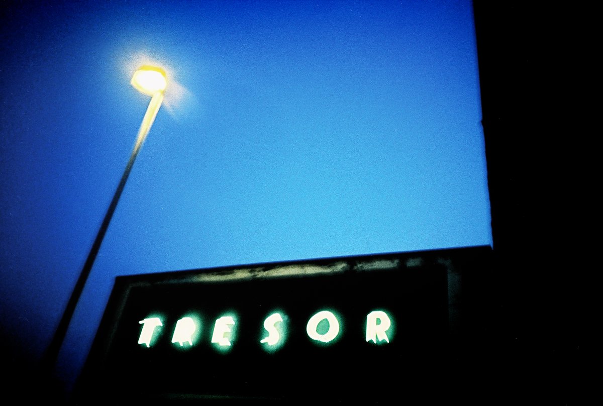 Follow the light...

#TresorBerlin