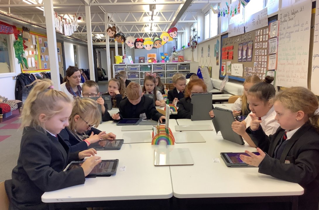 RHeaney3's tweet photo. My class engrossed in TimesTable Rockstars! Who will have the most coins by Monday.....?! @nsprimary https://t.co/ZCvYrB8FbP