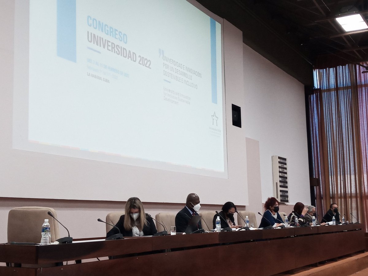 La rectora de la UCMH <a href="/LagoMairim/">Mairim Lago Queija</a> junto a rectora de la UH <a href="/nicado3/">Miriam Nicado</a> y otros rectores de universidades cubanas y extranjeras participa Panel “Las universidades como actores sociales en la lucha contra la COVID 19. Universidad 2022.
#CubaVive
#ucmh