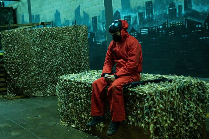 LELUD7's tweet photo. Le succès Netflix de l’année dernière ne pouvait qu’engendrer la création d’un Escape Game basé sur son concept : voici donc l’Escape Game « Squid Game » !
#EscapeGame #EscapeRoom #SquidGame  #loisirs #TempsLibre

https://t.co/duI2FuO4L7 https://t.co/GTVbYEb3CR
