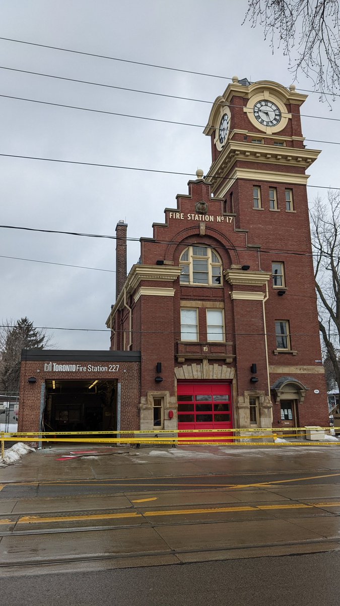 JoannaLavoie's tweet photo. CURRENT SITUATION: @TorontoPolice are investigating after a fire truck was stolen around 4:45 a.m. from Station 227 in #BeachTO. A 28- year old woman was arrested in the port lands. Stay tuned for more.
#journolife https://t.co/GPqao7GgDN