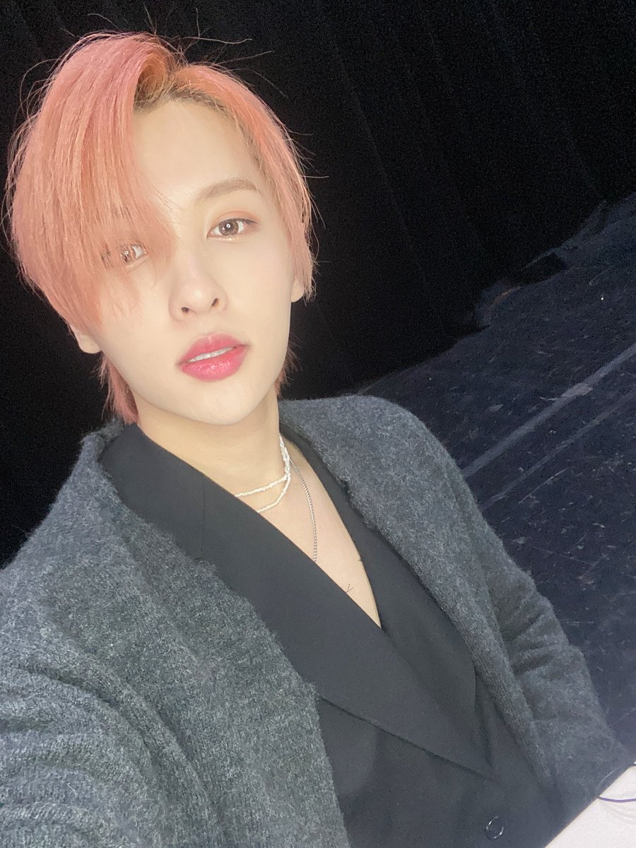 AOnlyoneof's tweet photo. 220210 | • تويتر 
تحديث ري بالتويتر 

ليون🦁 ارتدوا ملابسكم بحذر !!😎

-Z
@OnlyOneOf_twt 
#OnlyOneOf https://t.co/4Lfn7c645y