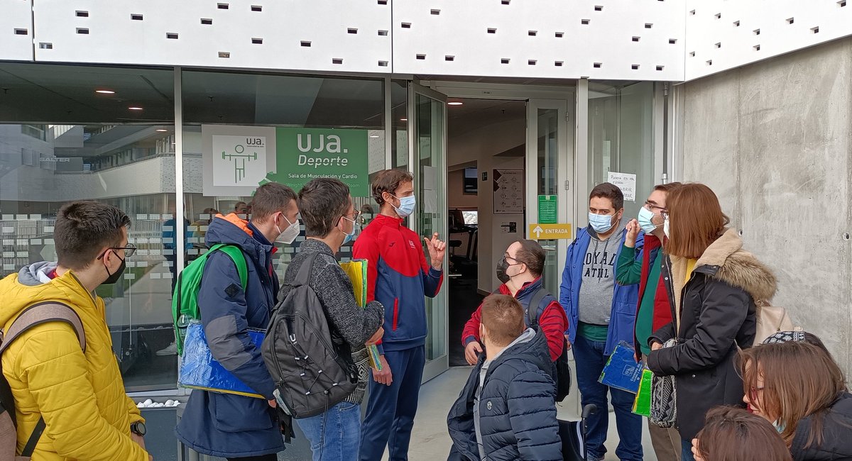 UniverDIuja's tweet photo. Conocemos las actividades e instalaciones deportivas de @ujaen #SAFYD que se encarga de completar, mediante la práctica deportiva y saludable, la educación integral del alumnado
Nos informan de la programación de clases deportivas y de la oferta de actividades en el medio natural https://t.co/GV206Tkul2