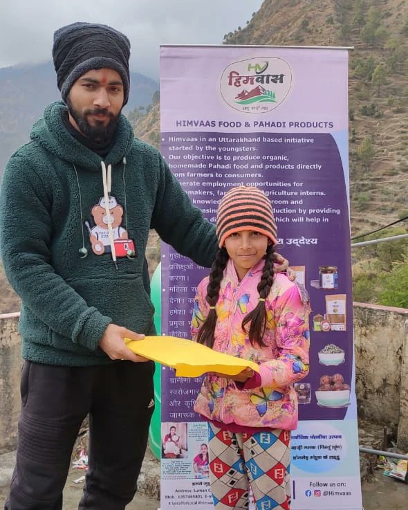 @himvaas के संस्थापक का जन्मदिन था तो इस दिन को और खास बनाने के लिए उन्होंने अपने गाँव में बच्चों को पढ़ाई हेतु सामान देने का हमसे विचार किया.उन्हीं के गाँव में बच्चों को शिक्षण सामग्री वितरित की गयी. सौरभ को एक बार पुनः जन्मदिन की हार्दिक व भविष्य के लिए ढ़ेरों शुभकामनाएं