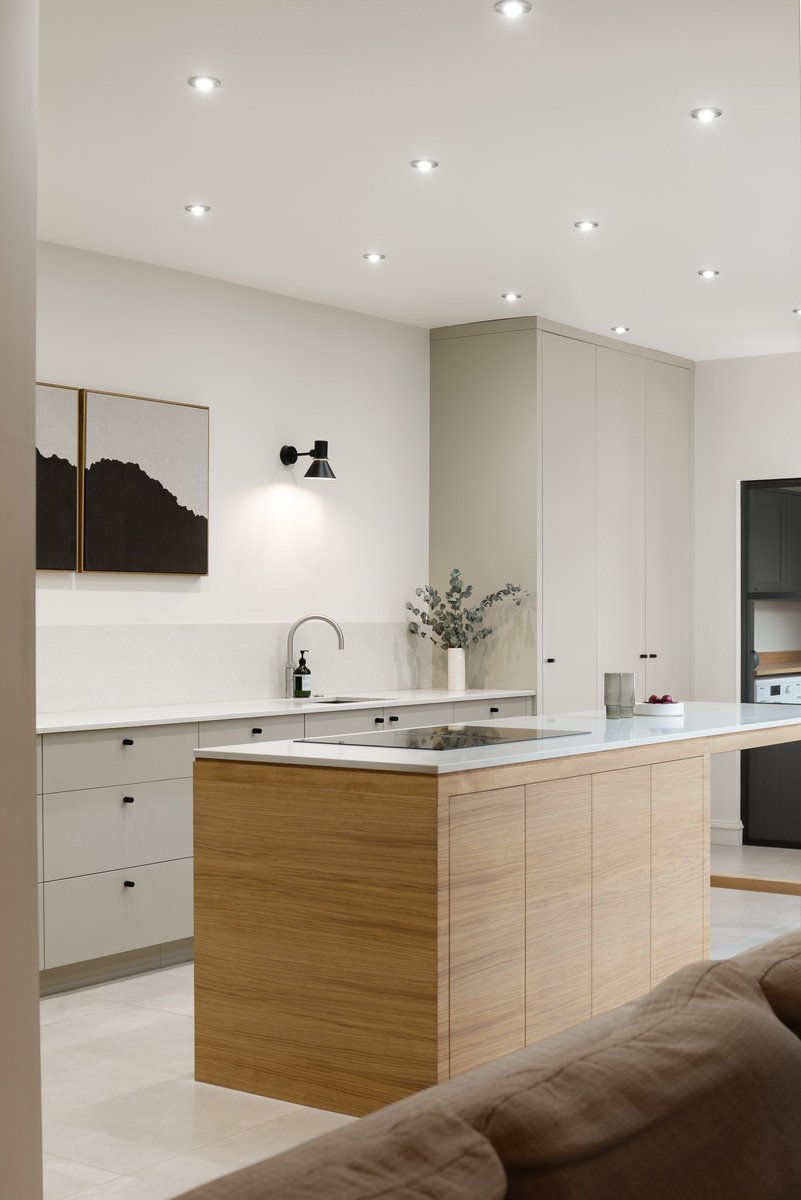 MehiganRhoda's tweet photo. A space that we finally photographed…..Part of a full refurbishment/extension project that sympathetically and beautifully balances the old and new. 
Fantastic clients whose aesthetic/material choices matched perfectly with our vision for their kitchen.
It was lovely to revisit! https://t.co/1hIYzu7vL9