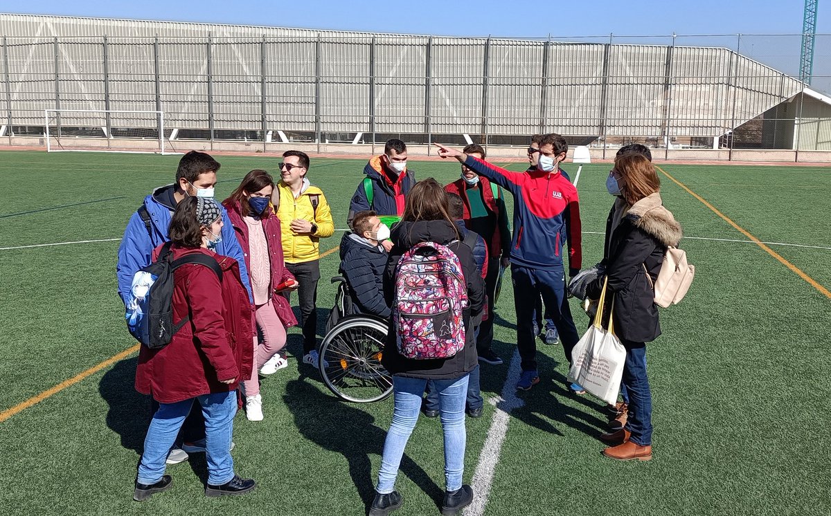 UniverDIuja's tweet photo. Conocemos las actividades e instalaciones deportivas de @ujaen #SAFYD que se encarga de completar, mediante la práctica deportiva y saludable, la educación integral del alumnado
Nos informan de la programación de clases deportivas y de la oferta de actividades en el medio natural https://t.co/GV206Tkul2