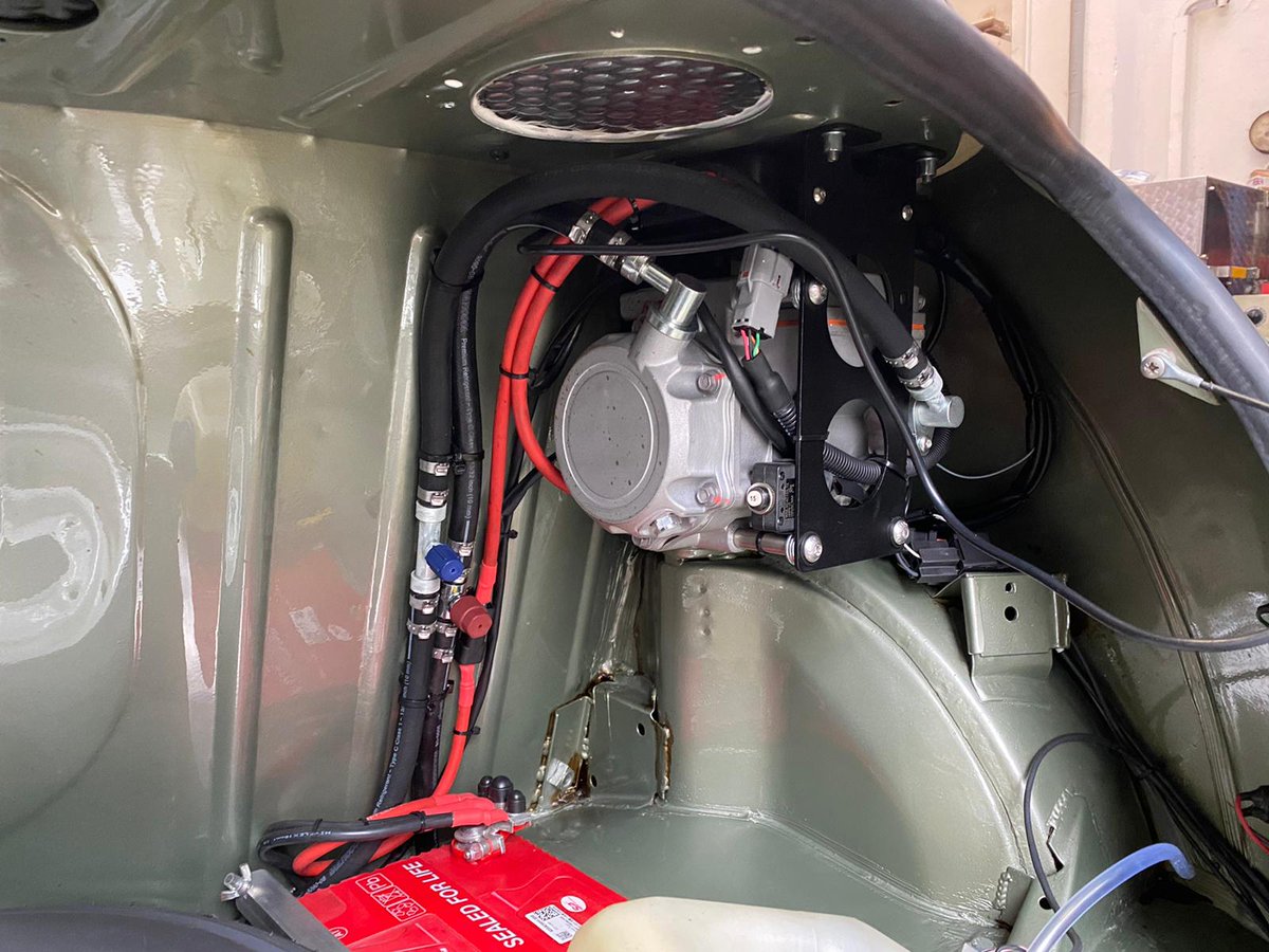 ClassicRetrofit's tweet photo. Our unique electric air conditioning system is fitted to more than just Porsche 911s. Here’s a superb classic Mini installation we recently commissioned: https://t.co/rRXs8XA8Go https://t.co/rDNILNIHSZ