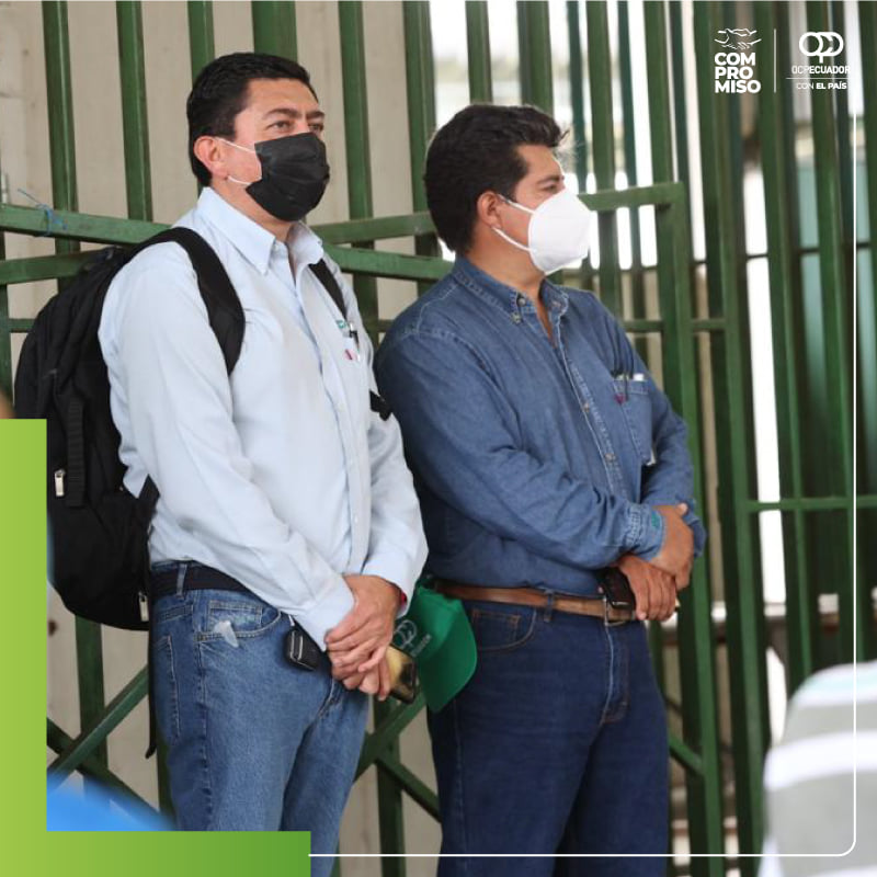 OCPEcuador's tweet photo. #OCPEcuador en diálogo con la FCUNAE porque #OCPCumple y se quedará en las zonas afectadas, por el evento de fuerza mayor que rompió el ducto, hasta que la remediación se haya terminado. Es nuestro #CompromisoOCP #OCPSeHaceCargo https://t.co/FeyPiR49WO