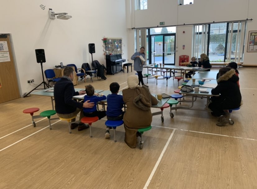OakSch's tweet photo. Parent engagement at oak field #CAVC #valelearning https://t.co/3cS8GdiEfW