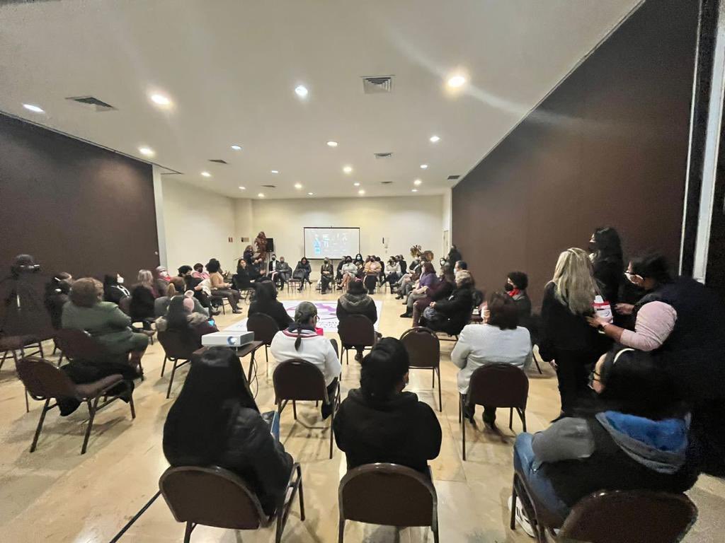 Junto con muchas mujeres de la sociedad civil organizada, la academia y la vida pública del estado, conformamos el Capítulo Veracruz de la Red Nacional de Mujeres Defensoras de la Paridad en Todo. Estoy muy agradecida con la invitación para sumar esfuerzos con esta red