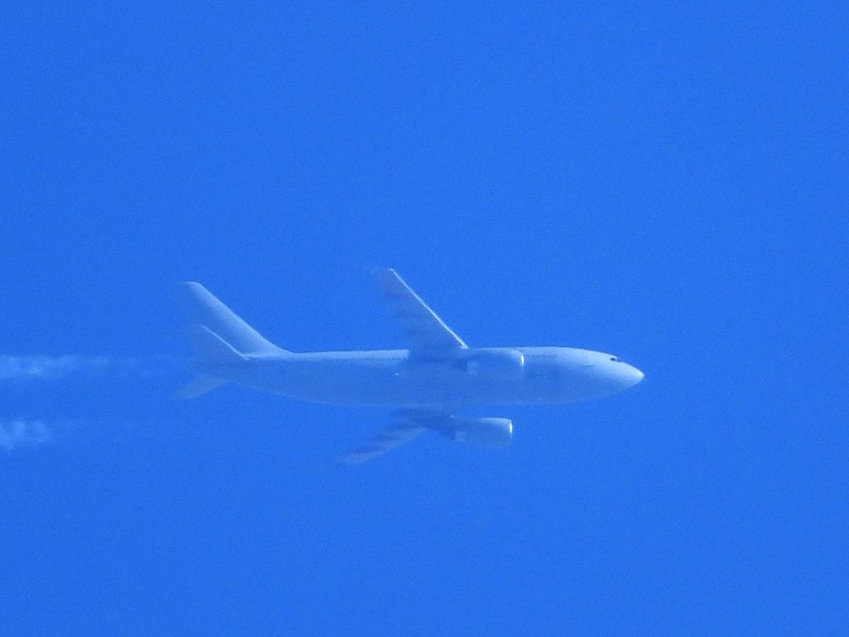 NWSAcaster's tweet photo. @angegarrod @Dunibear @johnbilcliffe @Sx60Contrails @SpotterPD @NCLairpics @marshn282 @cvvhrn Couple of USAF C-17's 07-7180 (RCH251) Yesterday and 07-7181 (RCH798) today GAF820 A-310 10+25 today and Austrian B767 OE-LAE also today all from the garden in Thornton https://t.co/AB8lTY0iPa
