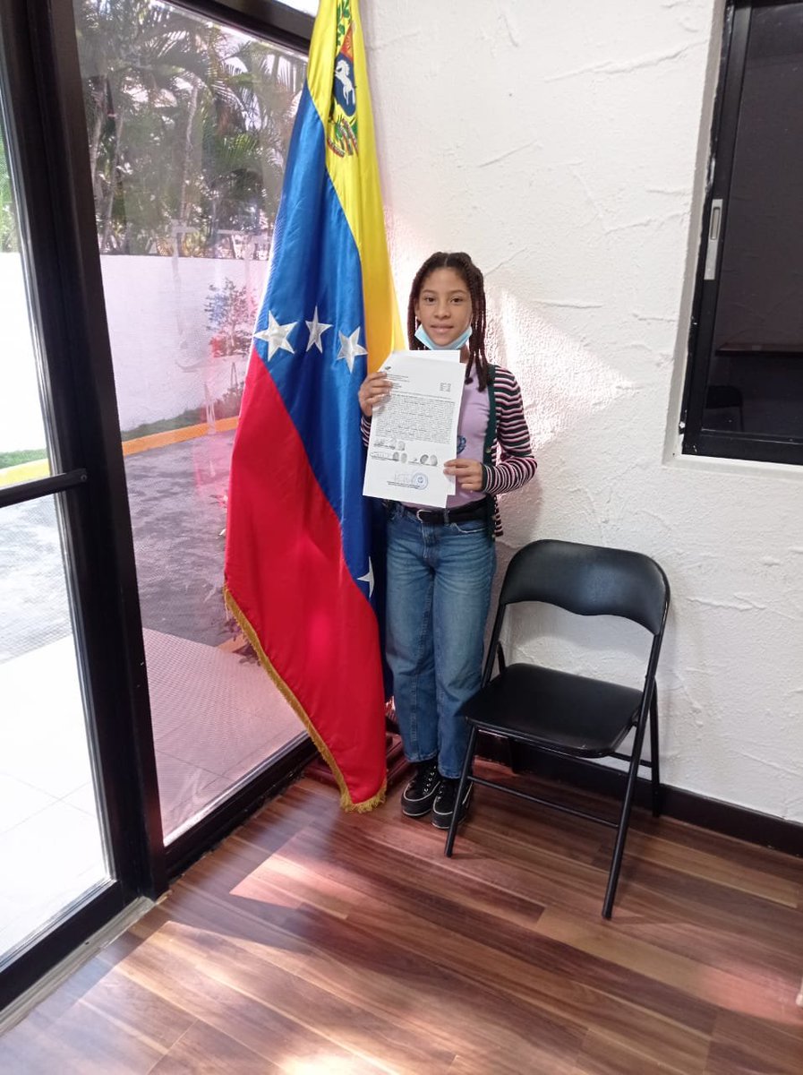 jesuscristobalm's tweet image. Mi hija con mama dominicana, su nacionalidad dominicana, vivía diciéndome, papi yo quiero ser venezolana, fui a la Embajada y m explicaron como hacerlo, ayer le entregaron su partida de nacimiento como venezolana, y ella super contenta, el domingo hay celebración con parrilla,