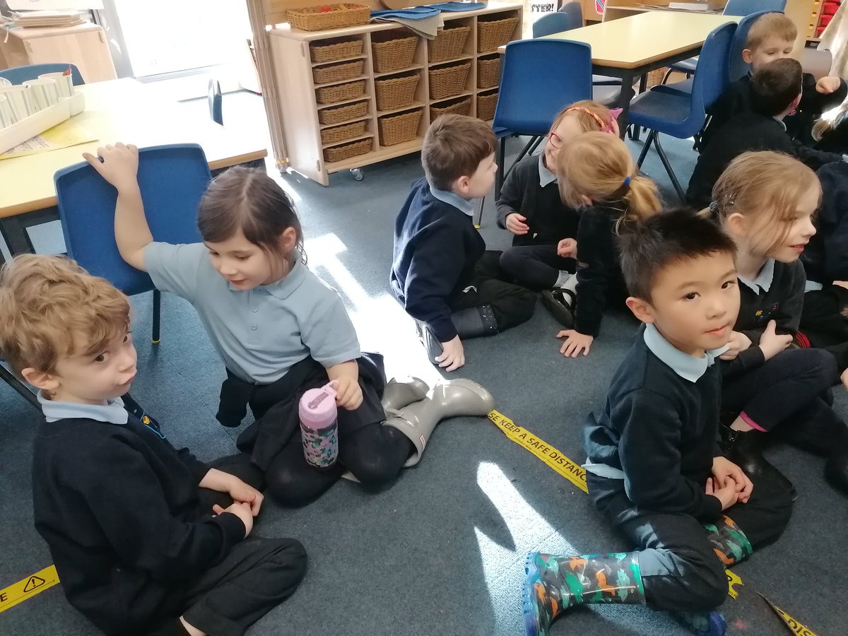 We spoke today about how we feel when someone pays us a compliment and then told our partner 3 things we admired about them. We're now on a secret mission to make as many compliments as possible. <a href="/SimpsonPrimary/">Simpson Primary</a> #childrensmentalhealthweek2022