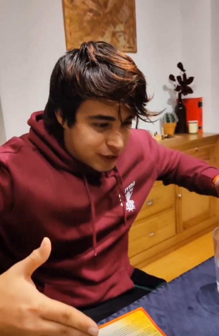 GlowxRaptor_'s tweet photo. TENEMOS 
JAJAJAJAJ https://t.co/Ey3h9L91fE