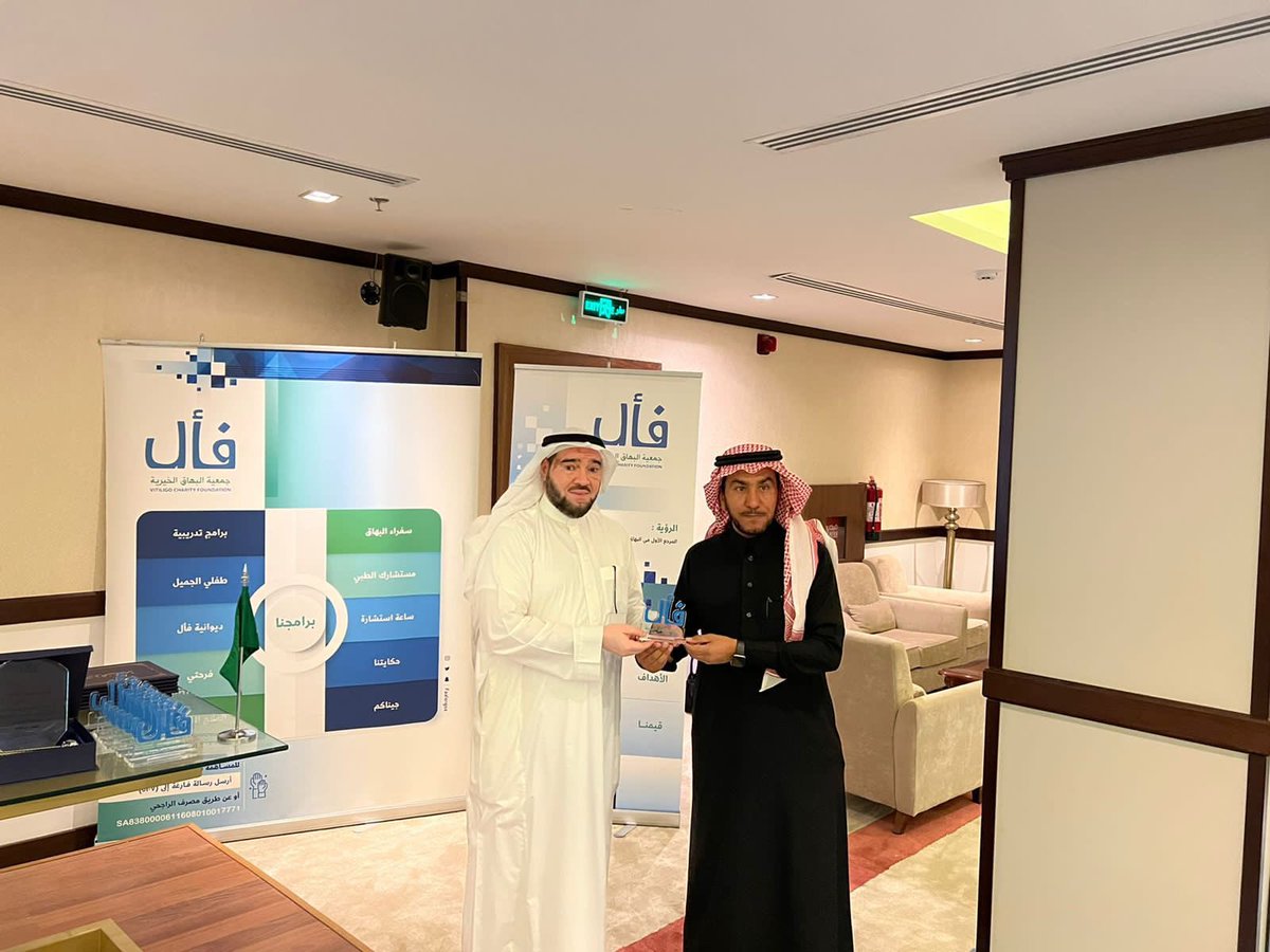 faalorgsa's tweet photo. وحضور الناشط الاجتماعي خالد المقيطب @khaledalmoqetib لتغطية البرنامج ، شاكرين له جهوده 💐💙 https://t.co/tfrAXU8xgM