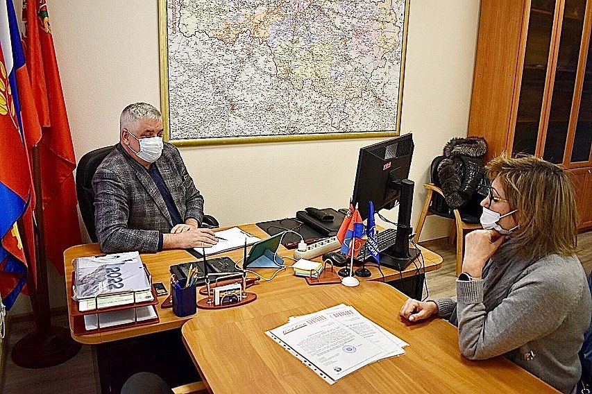 Вместе с членом Балашихинского отделения «Боевого братства» Татьяной Кузнецовой обсудил подготовку к торжественным митингам 15 февраля. Митинги пройдут: в 10.00 у Памятника погибшим военнослужащим в Афганистане и Чечне; в 11.30 у Памятного знака воинам, погибшим при исполнении.