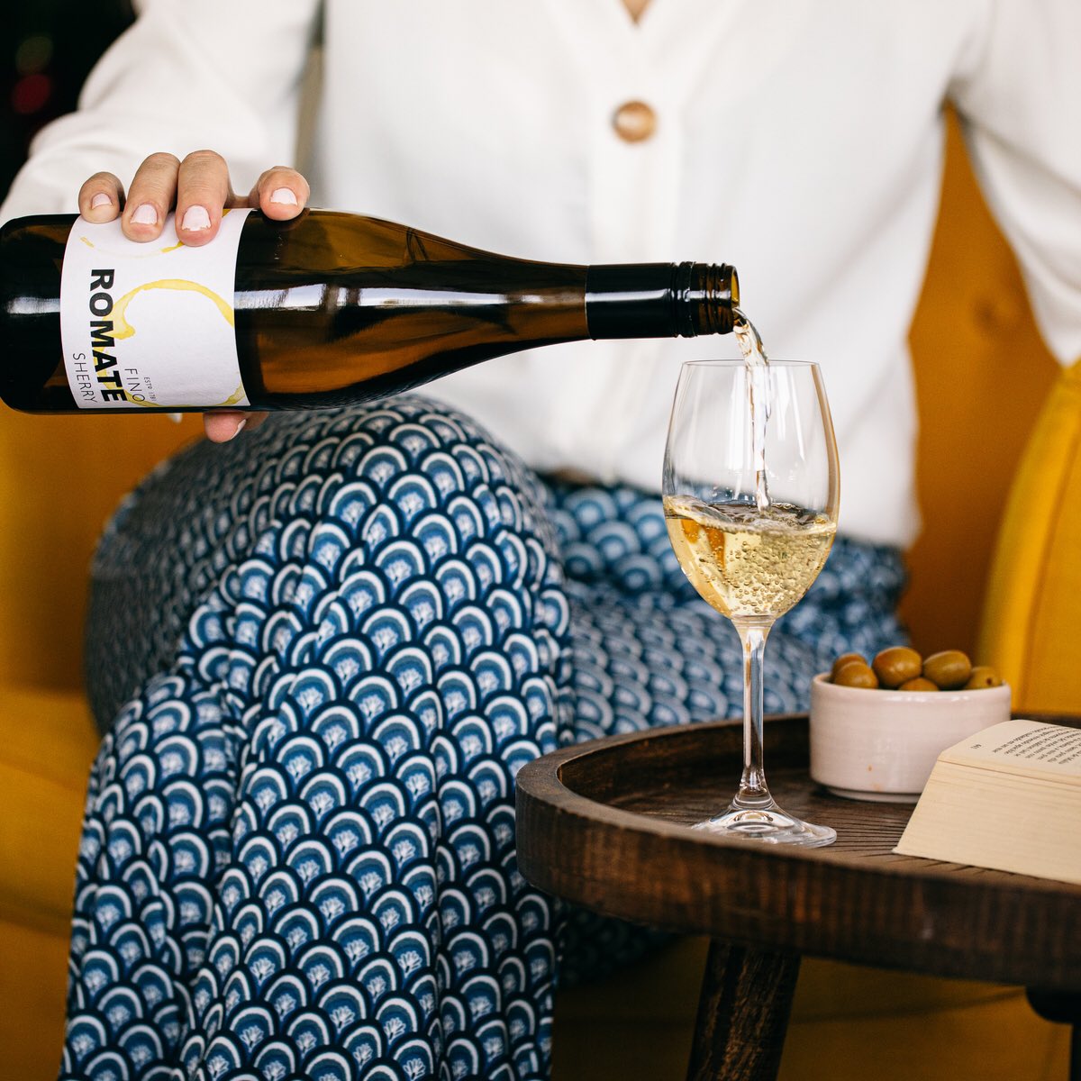 SanchezRomate's tweet photo. Nuestro momento perfecto del día comienza al servirnos una copa de #Romate mientras disfrutamos de nuestro #aperitivo favorito. ¿Cuál es el tuyo?

The perfect moment of the day starts with a glass of Romate accompanied by your favorite #appetizer, and yours? https://t.co/xPVpjhZTiG