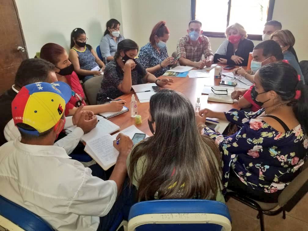 ZULIA-. Seguimos avanzando en el  Proceso de Formación para la Acreditación de Saberes y Oficios de nuestros Bachilleres ¡¡Avanzado ZEZ-INCES!! #TodoElZuliaUnaEscuela  #ZuliaMiaVanguardiaEducativa #Zulia <a href="/MPPEDUCACION/">MPPEDUCACION</a> <a href="/_NancyOrtuno_/">Nancy Ortuño Rojas</a> <a href="/Incesocialista/">Inces</a> <a href="/NicolasMaduro/">Nicolás Maduro</a>