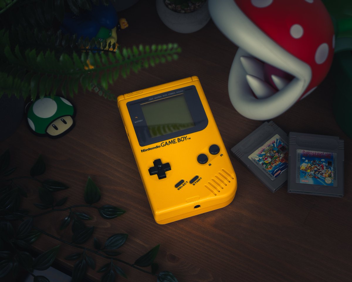Der Gameboy, der am 21. April 1989
erschienen ist, hatte eine unglaubliche
Bildwiederholungsrate von 60 Frames per Second. 🤫

#gameboy #gutealtezeit #gaming #gamervonfrüher
#games #zocken #pokemon #cod #csgo #eft #pubg
#wintexsports
