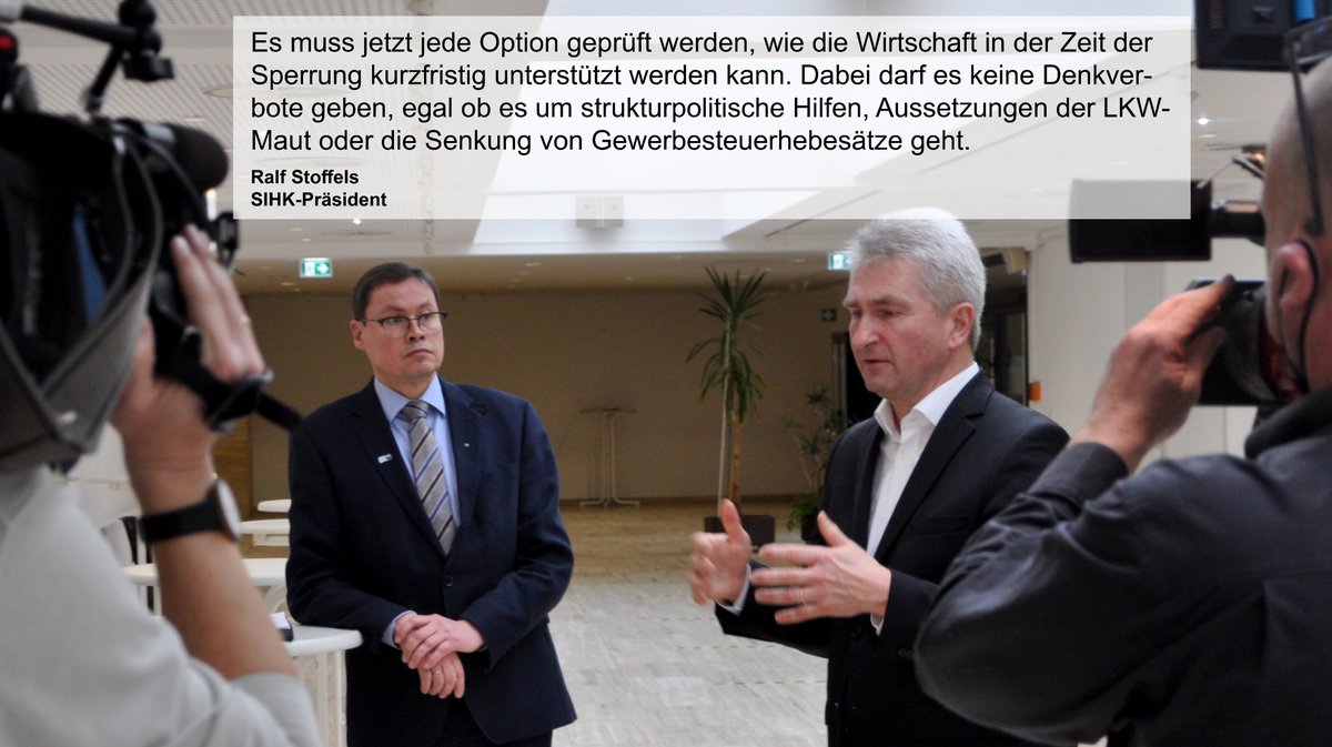 sihk_zu_hagen's tweet photo. #SIHK-Präsident Ralf #Stoffels hat in einem gemeinsamen Gespräch mit betroffenen #Unternehmen und Landeswirtschaftsminister Prof. Dr. Andreas #Pinkwart die Notwendigkeit von kurzfristigen Hilfen für die #Wirtschaft betont. https://t.co/OFxOb74rLx @WirtschaftNRW #SpiritofGenua https://t.co/ZztVO3F37y