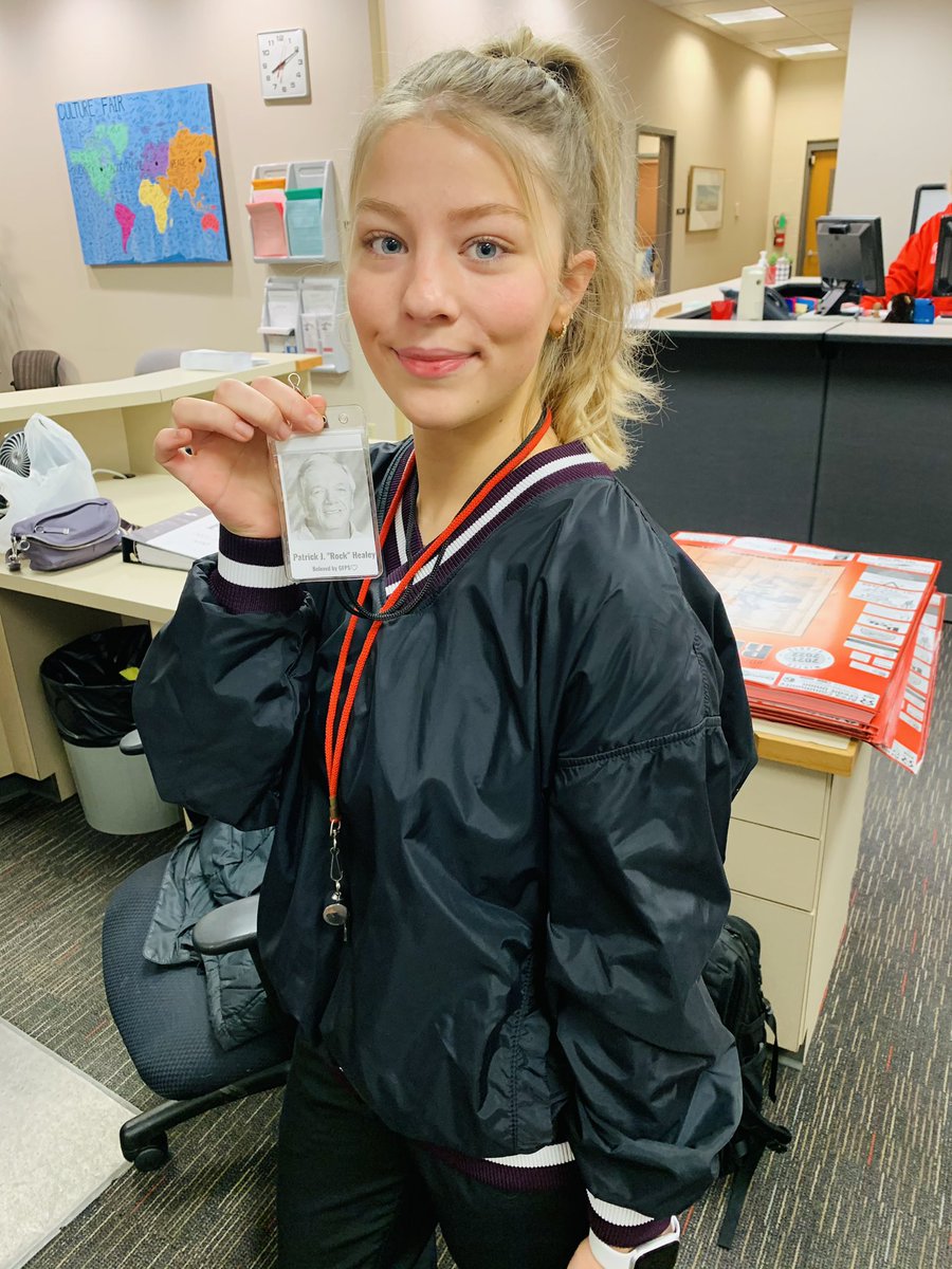 Lots of teachers today and P.E. teachers seem to be the popular dress up choice, but not sure anyone did it better than dressing up like the beloved Pat Healey❤️ What a great tribute from a former student🙏🏻