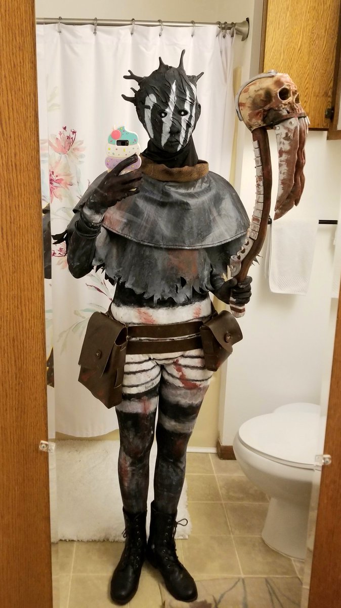SlugLawd's tweet photo. Bing bong! 🔔

Just finished this fella up today in time for Anime Milwaukee!

#wraithdbd #DeadbyDaylight #deadbydaylightcosplay @DeadByBHVR https://t.co/K1RPcgac1I