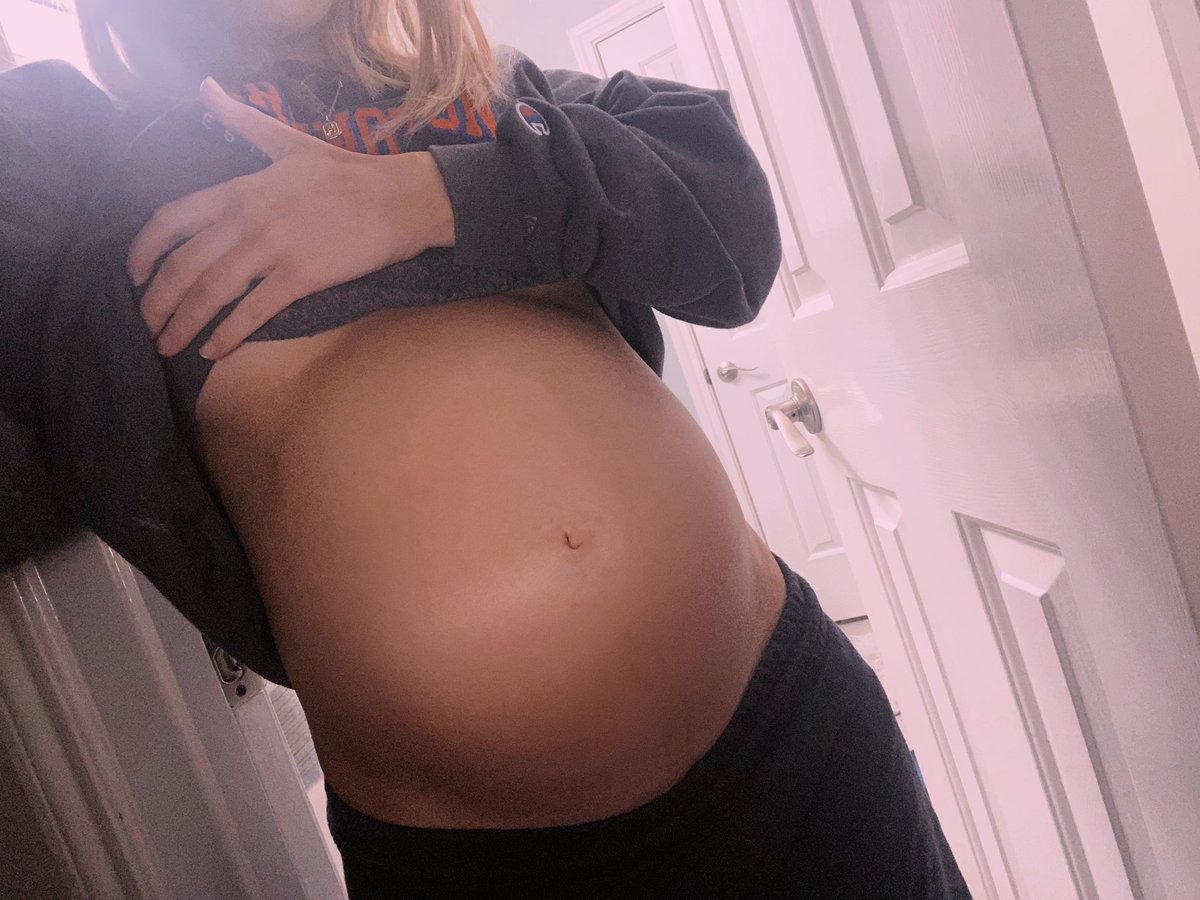 hodge_abbi's tweet photo. Me 🤝 belly https://t.co/D4ULTm8p2s