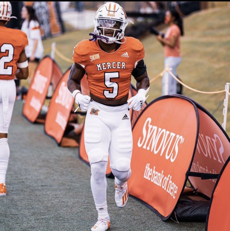 Johnson6Tylan's tweet photo. #AGTG Blessed to receive a D1 opportunity to play at Mercer! #GOBEARS @FBCoachJC @Coach_Wright50 @CoachSegaloff @roddywhiteTV @MilesAn14531163 @factorytrainer @CoachSEllis @Drew_Cronic https://t.co/qPr2i8lDLH