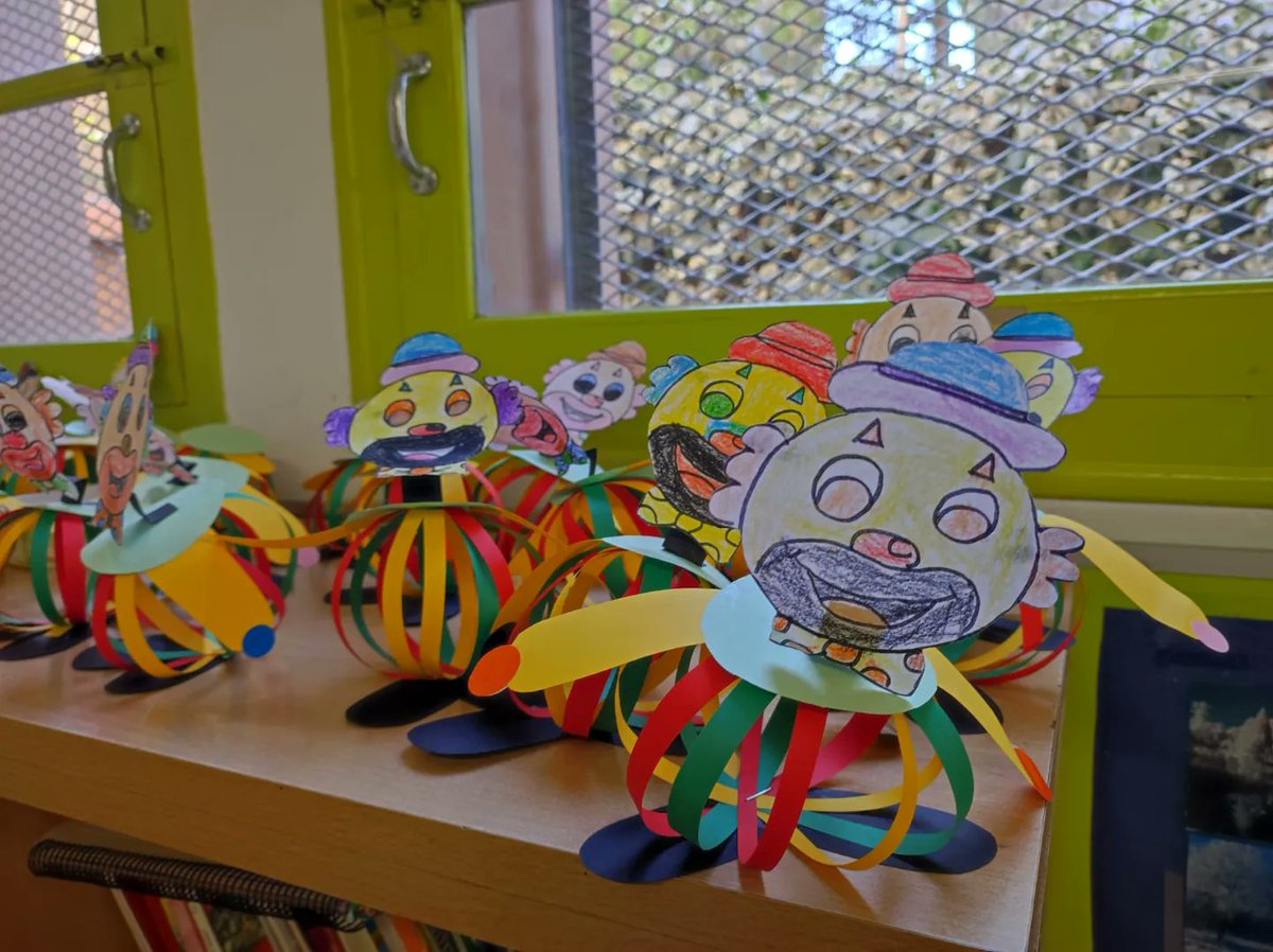 epiasabadell's tweet photo. PALLASSOS DE CARNESTOLTES
Els nens i nenes de P5 del TEMPS DEL MIGDIA hem estat treballant de valent preparant aquests pallassos tan divertits pel carnestoltes.
#TEMPSMIGDIAPIASABADELL https://t.co/QWMyTz2q9o