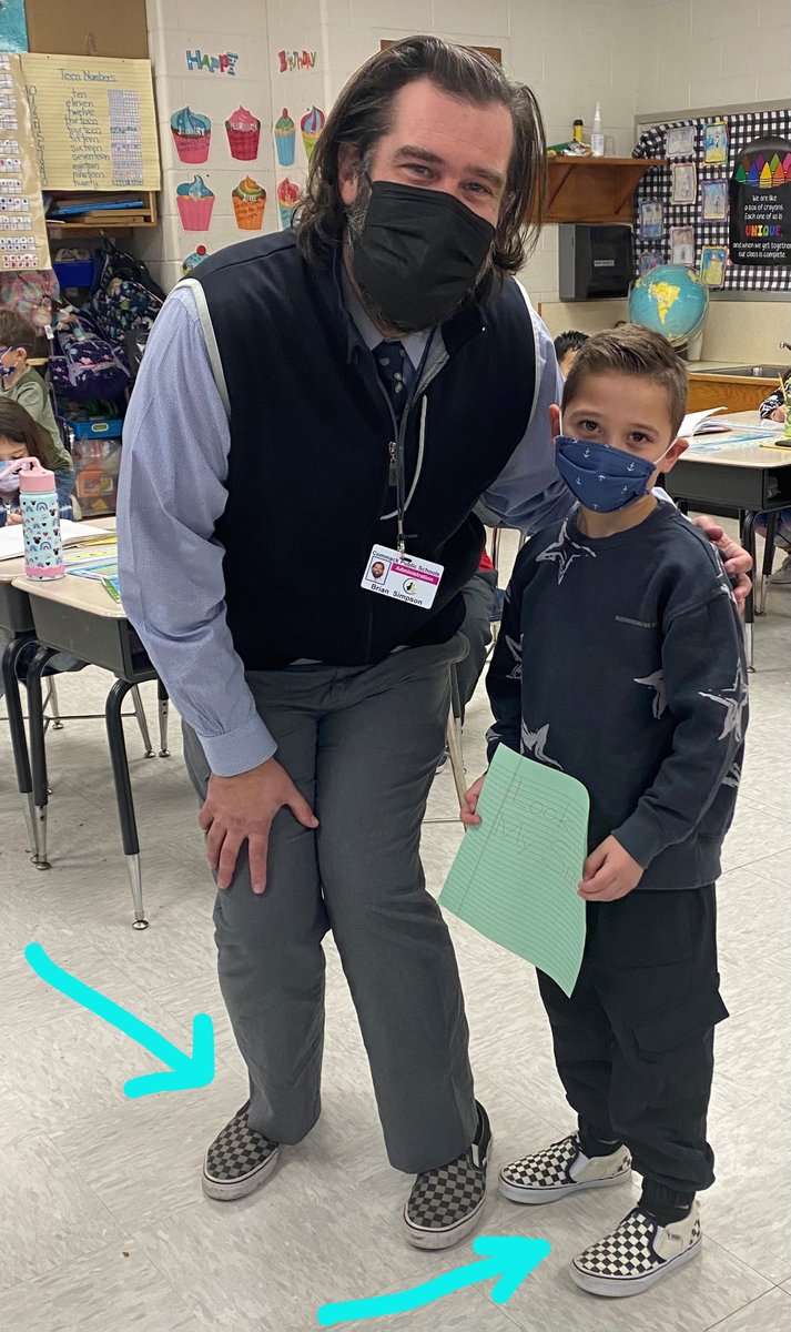CommackSchools's tweet photo. When you and your principal wear the same shoes to school...
#Twinsies #IndianHollow #LOL #CommackSchools #MrsWaldman #MrSimpson https://t.co/sNYXedpepr