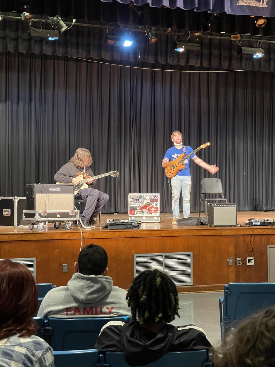 Seniors Will Krebs and Tobey Paccione taught the Beginning Guitar and Classic Rock students about distortion and other guitar effects.