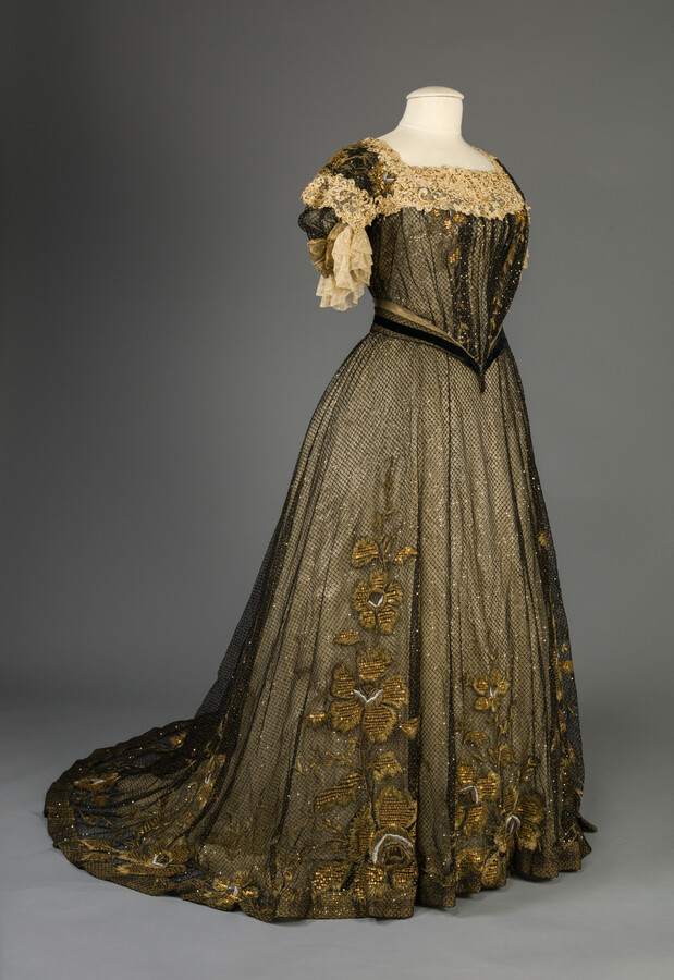 wikivictorian's tweet image. Evening dress, 1898-1900. Maryland Center for History and Culture.