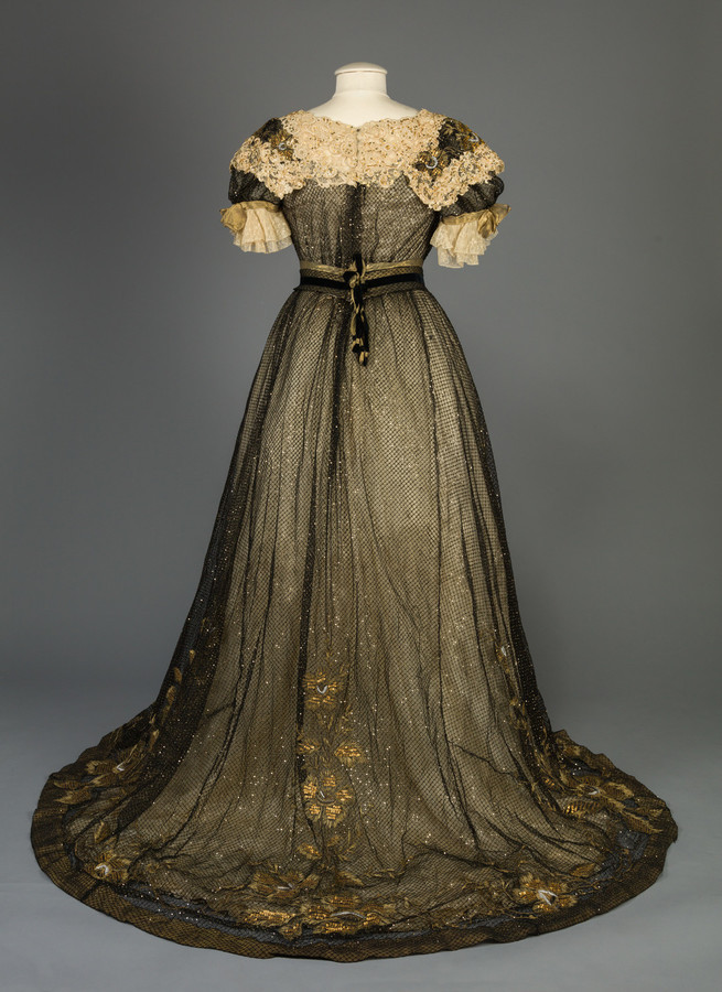 wikivictorian's tweet image. Evening dress, 1898-1900. Maryland Center for History and Culture.
