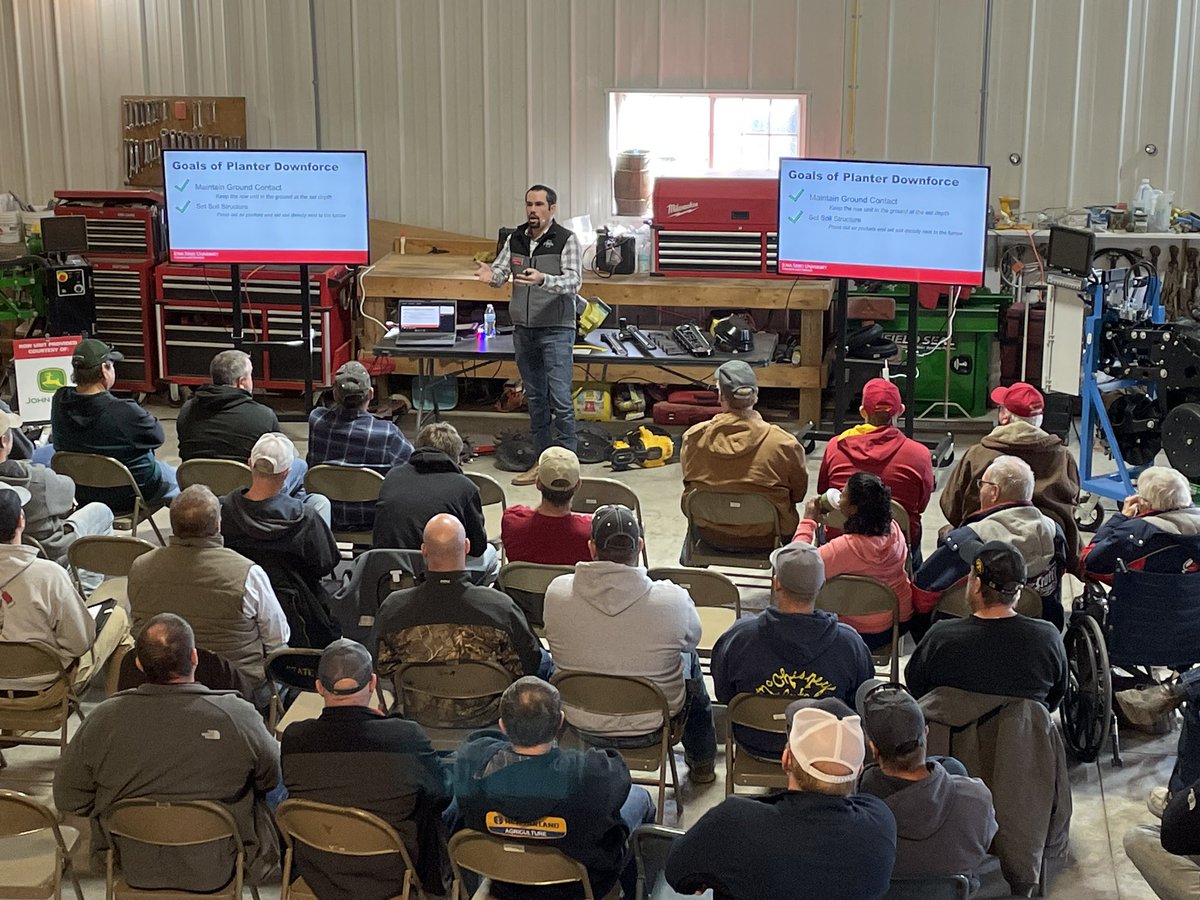 Day 4 of #ISUPlanterU kicked off in SW Iowa at Barkley Farms. It’s been a great trip so far with every location being full and answering many grower questions before heading into #Plant22 #ISUCrops
