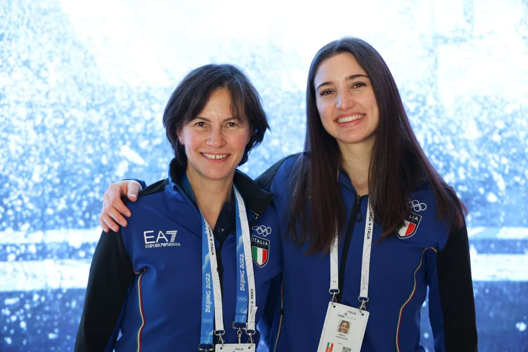 getyourbadge's tweet photo. Il sorriso di questa ragazza lo avevamo già notato sulla foto che abbiamo stampato sul suo badge. Vederlo a #CasaItalia2022 ci riempie ancor più di gioia! Complimenti a Stefania Constantini, Campionessa olimpica nel doppio misto di #Curling!

#wingsgetyourbadge
#olimpiadi2022 https://t.co/IrBkllunB9