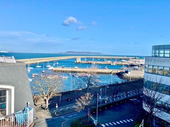 KeaneThompson's tweet photo. ✨NEW RENTAL✨ 2-bed, 2-bath penthouse apartment boasting stunning sea views of Dun Laoghaire sea front. Originally a 3-bed, this apartment has an abundance of living space.€2,650 per month #dunlaoghaireharbour #dunlaoghaire #seaviews #sandyford #keanethompson https://t.co/cYZsI5lGNN