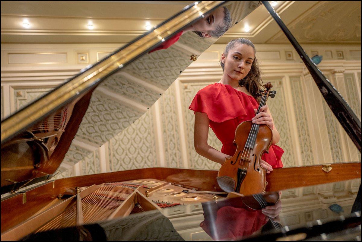 classisofficial's tweet photo. 🪄 #violingirl 🎻❤️‍🔥 #Classis 

https://t.co/jW67vHpWQh ▶️🎧

📸 @BaleaOctavian https://t.co/PpdSit96GH