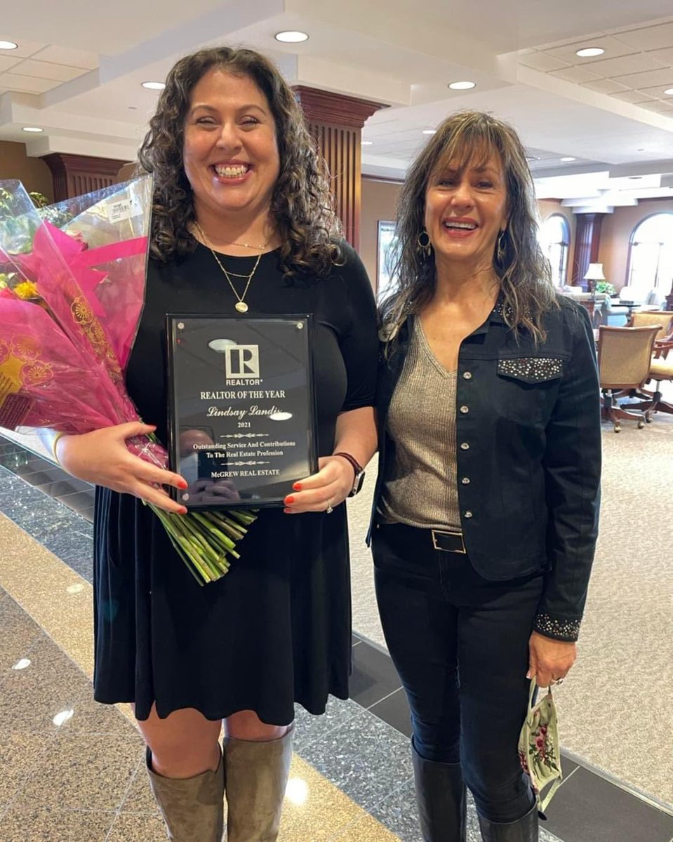 Congratulations to the LBOR 2021 REALTOR of the Year Lindsay Landis! And thank you Susan Parker, 2019 REALTOR of the Year,  for your help with today’s surprise! (Reposted from Lawrence Board of REALTORS Facebook) facebook.com/18020985880033…