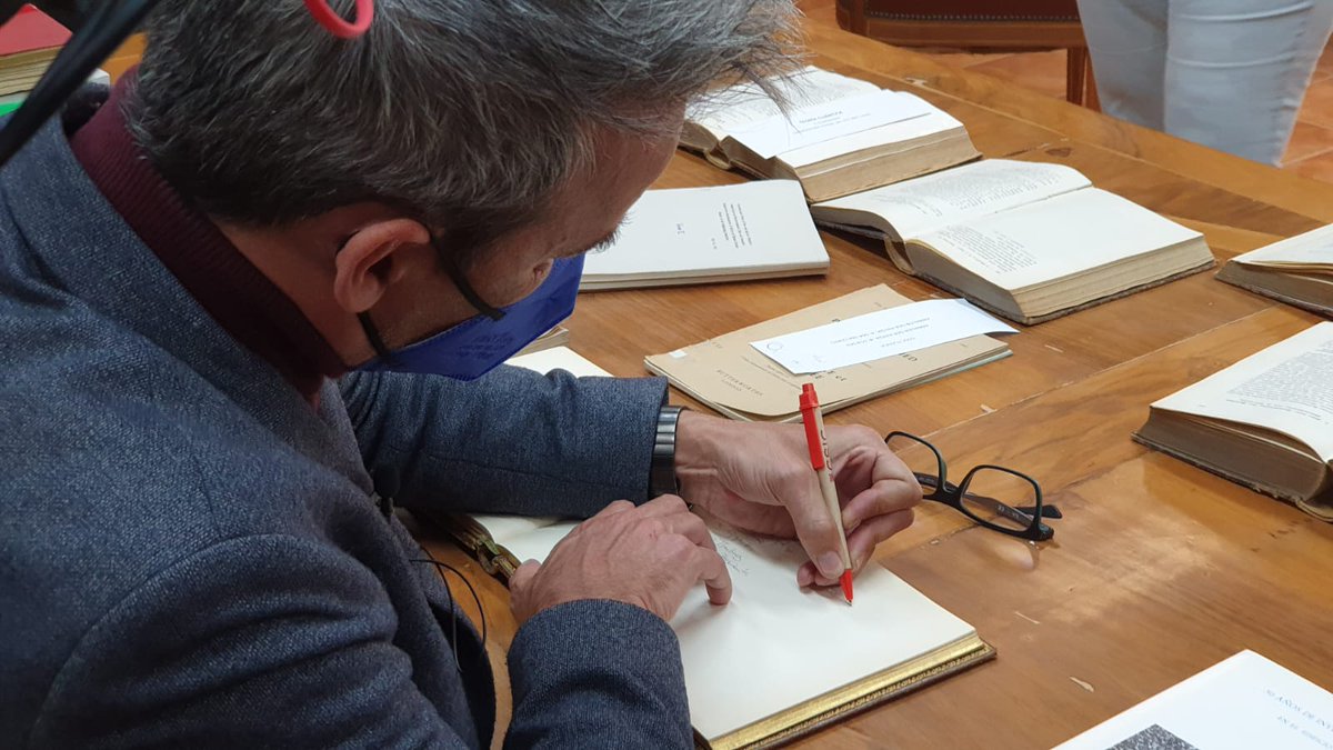 davidcpvm's tweet photo. No puedo contar nada pero hoy ha sido uno de los mejores días de mi vida y uno de muchos otros en los que me he sentid insignificante. He conocido gente a otro nivel, he aprendido muchísimo. Estoy como un niño en su primer día en el parque de atracciones. 😊 Muy pronto os cuento https://t.co/tNU2INoZDl