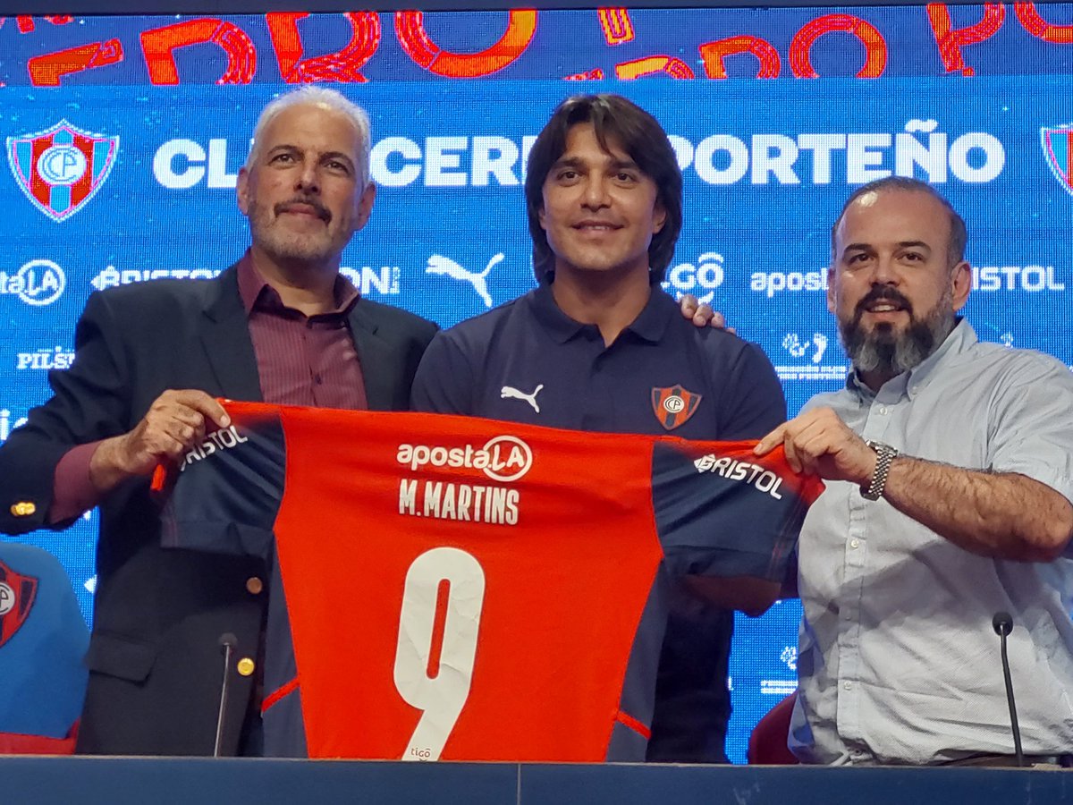 . <a href="/marcelo_moreno/">Marcelo Moreno</a> con el Dr JJ Zapag, con el Dr Ariel Martinez y con la CAMISETA MAS HERMOSA DEL PARAGUAY 
🔵🔴💪🏻
@mundoCERRO <a href="/1330am/">Radio Chaco Boreal</a>