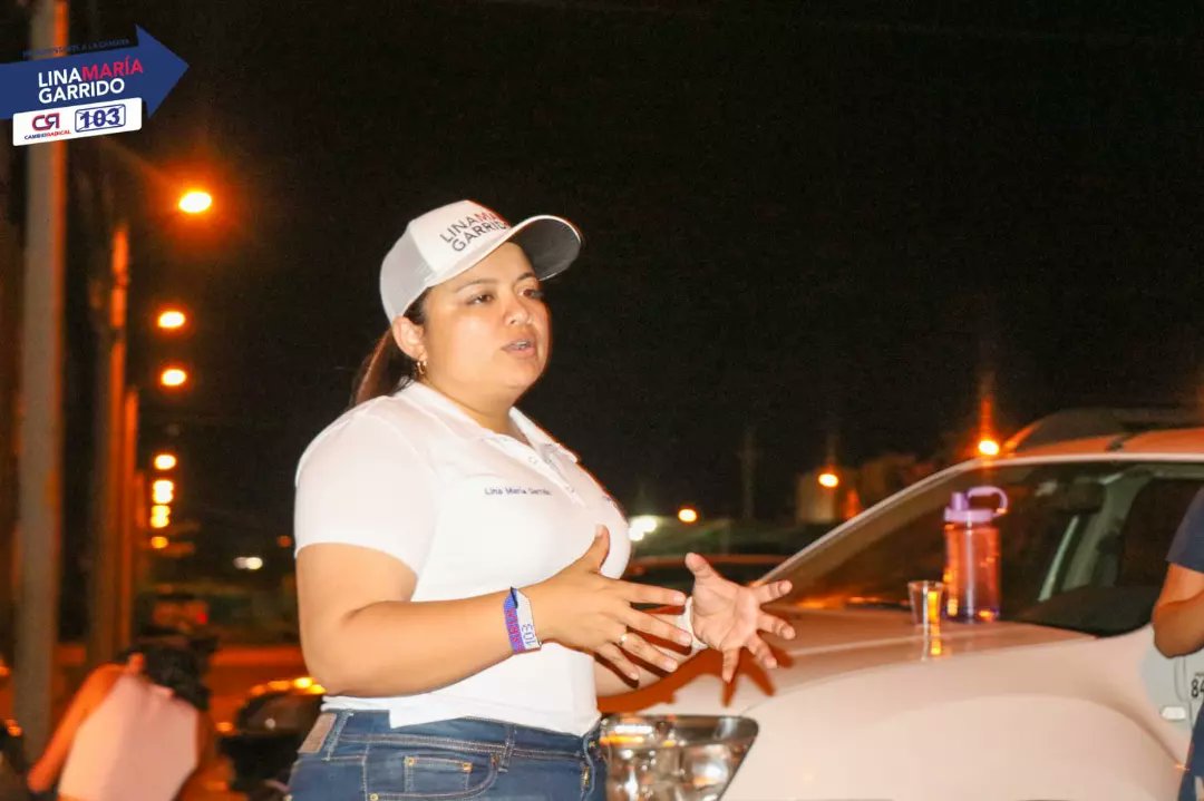 linamariagarri1's tweet photo. En Laureles don Eliecer González fue muy amable con nosotros al recibirnos en su casa, él, convencido que Arauca si Tiene Futuro, quiso compartir esa seguridad que le damos como candidata a la Cámara de Representantes, con sus vecinos.

#TodosAMarcar #CR103 🔵🔴 https://t.co/rwfD71Fvgd